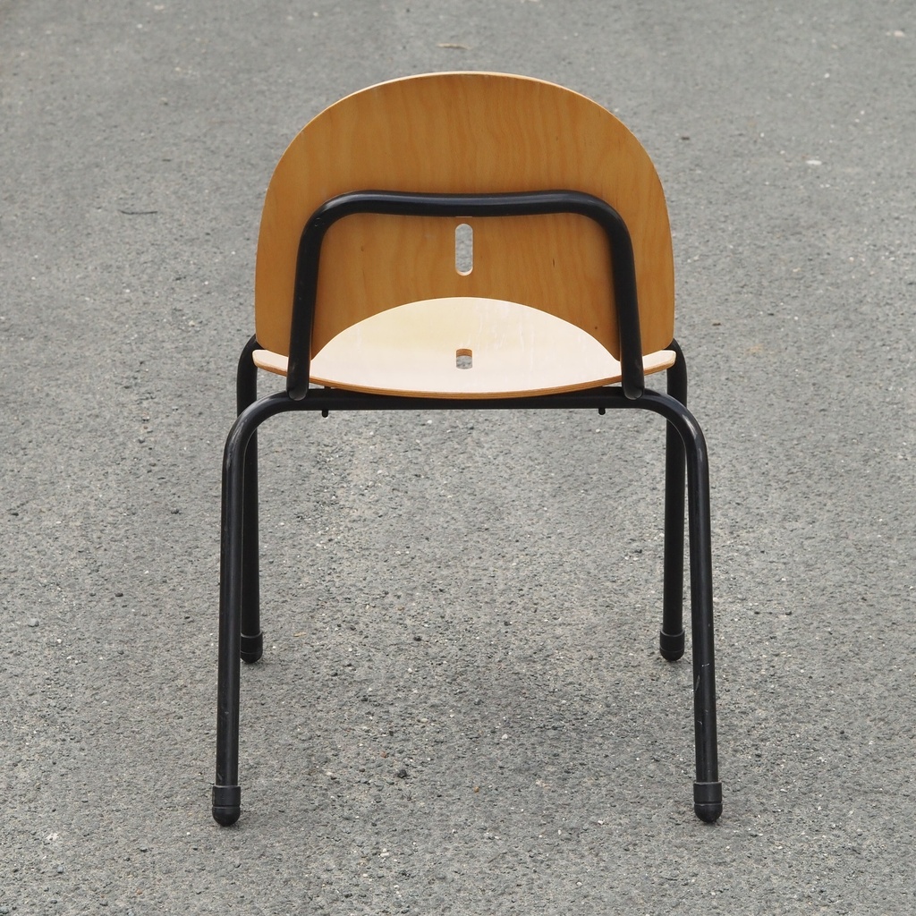 Black stackable chair by Pierre-Emmanuel Vandeputte - Low backrest (with various coloured corners)