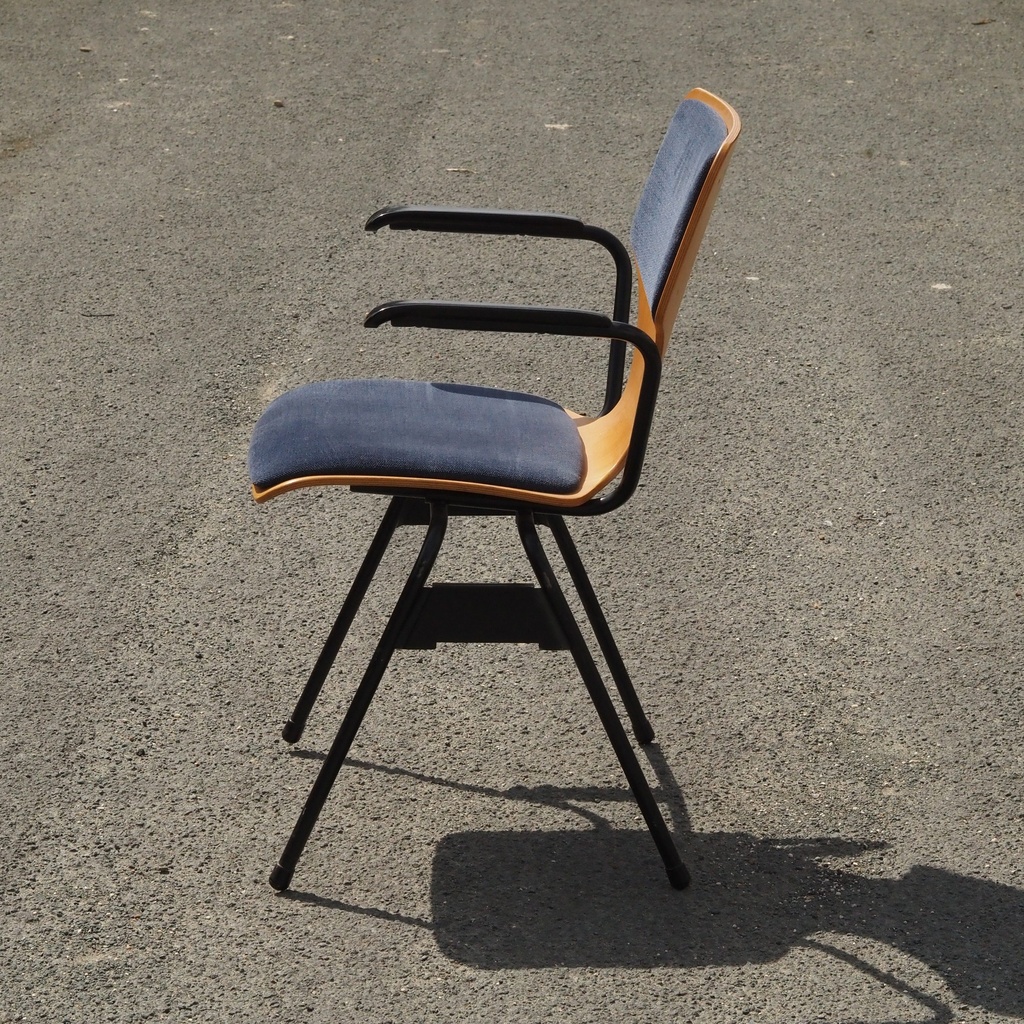 Black stackable chair by Pierre-Emmanuel Vandeputte - Low backrest (with various coloured corners)