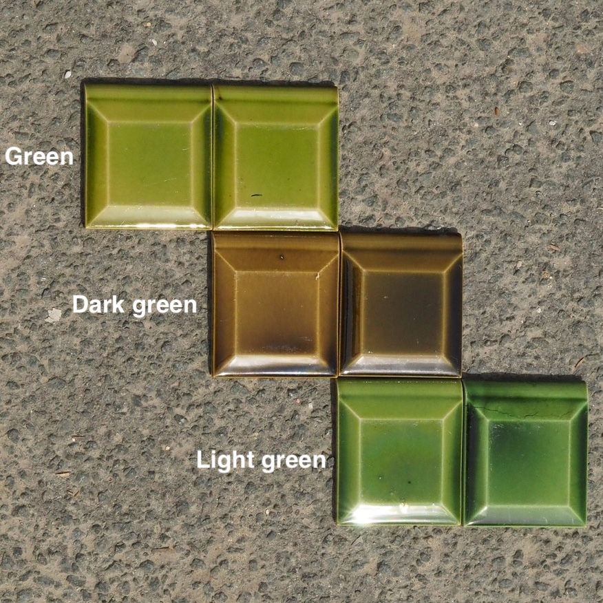 Glazed bullnose tile by Hemixem (H. 8,8 cm)