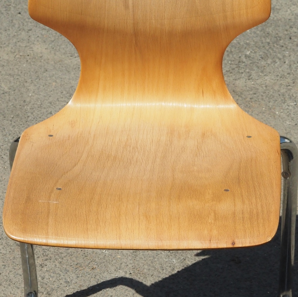 Stackable cantilever chair in pagwood and chromed steel by Fpf Flötotto