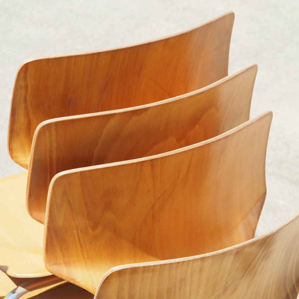 Stackable cantilever chair in pagwood and chromed steel by Pagholz