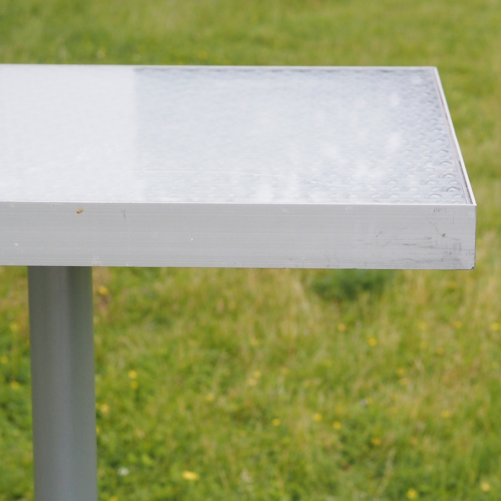 Adjustable office table