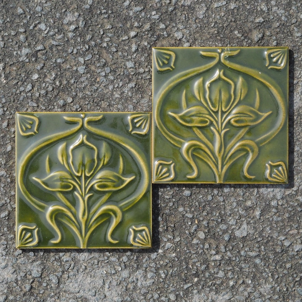 Handpainted glazed terracotta tile from the workshop of Agnès Emery (various sizes) - Only available in our physical shop
