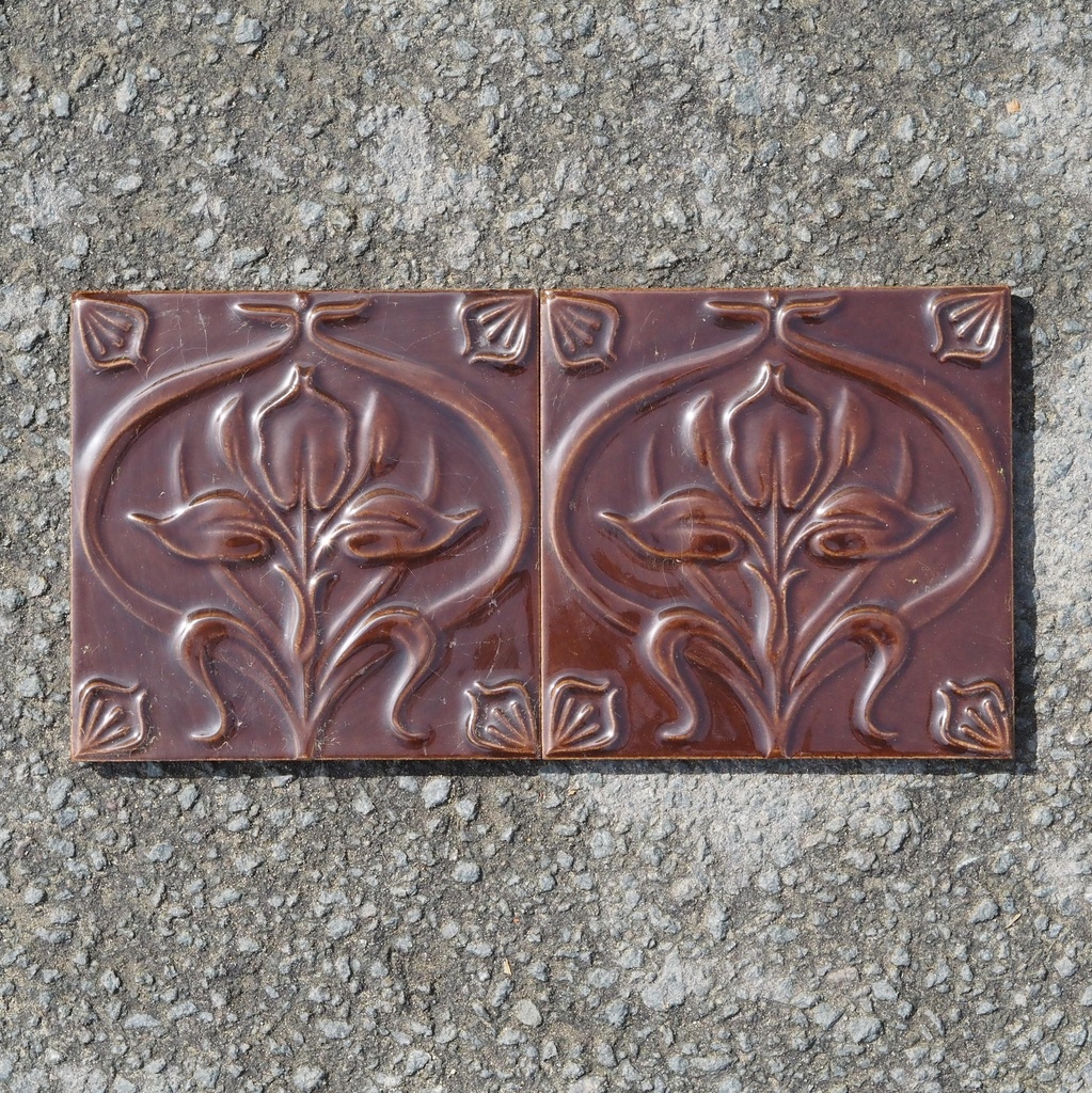 Handpainted glazed terracotta tile from the workshop of Agnès Emery (various sizes) - Only available in our physical shop