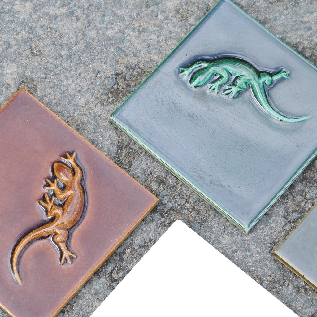 Handpainted glazed terracotta tile from the workshop of Agnès Emery (various sizes) - Only available in our physical shop