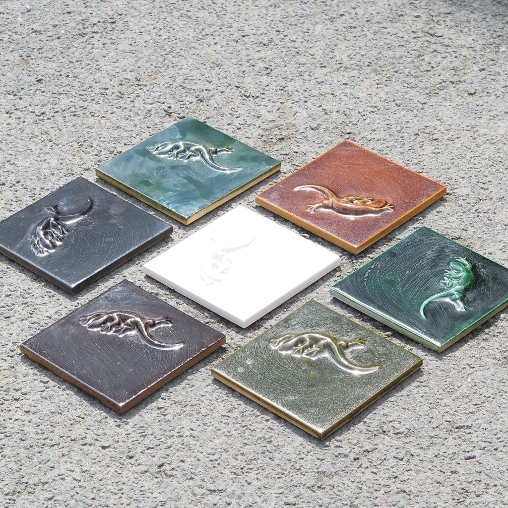 Handpainted glazed terracotta tile from the workshop of Agnès Emery (various sizes) - Only available in our physical shop