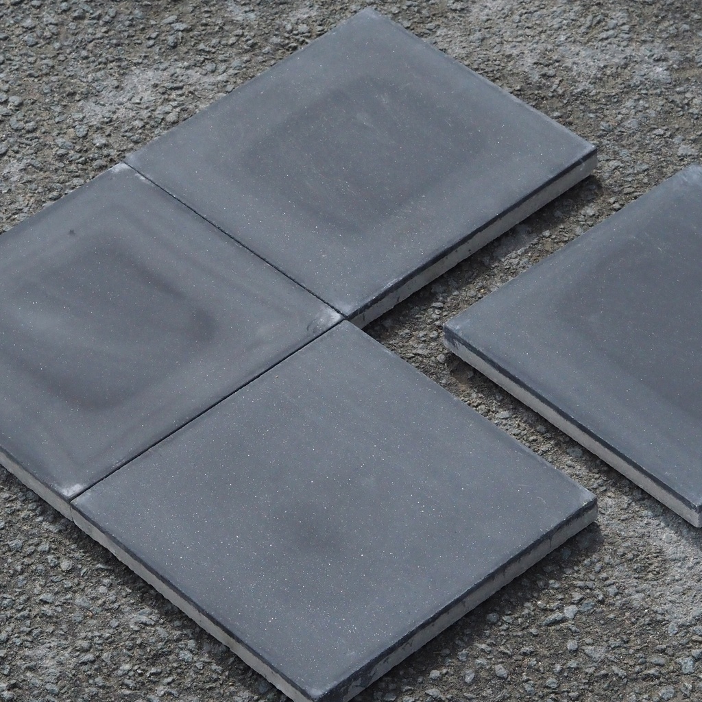 Box of 24 glazed terracotta wall tiles by Emery&Cie (15 x 15 cm) - Cobalt blue