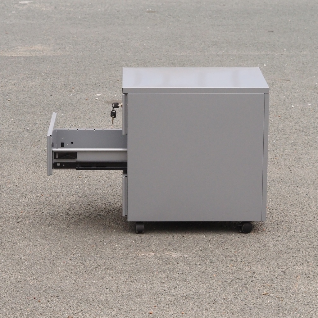 Drawer unit by Gispen in white lacquered steel