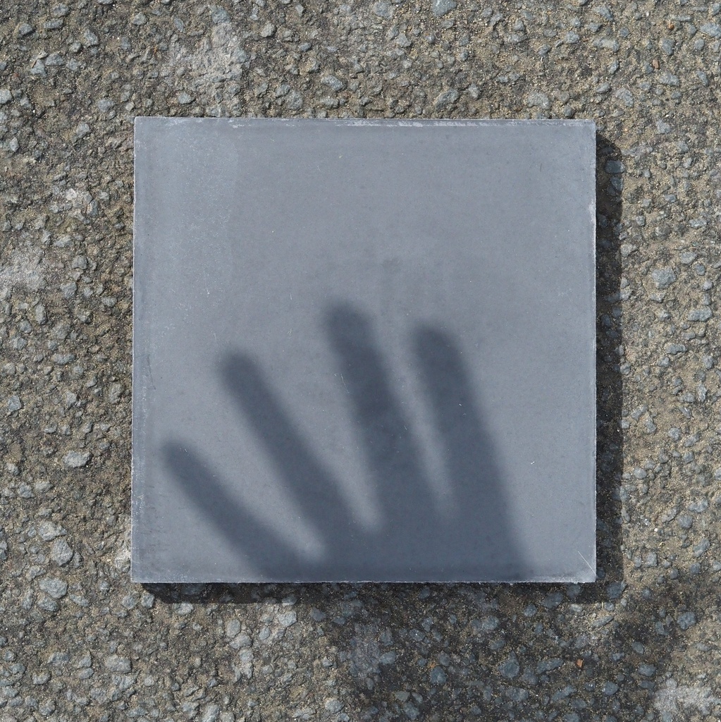Handpainted glazed terracotta tile from the workshop of Agnès Emery (various sizes) - Only available in our physical shop