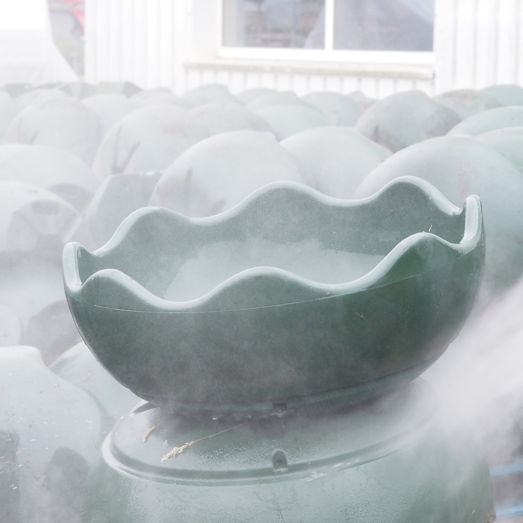 Hanging planter in polyethylene (various sizes)
