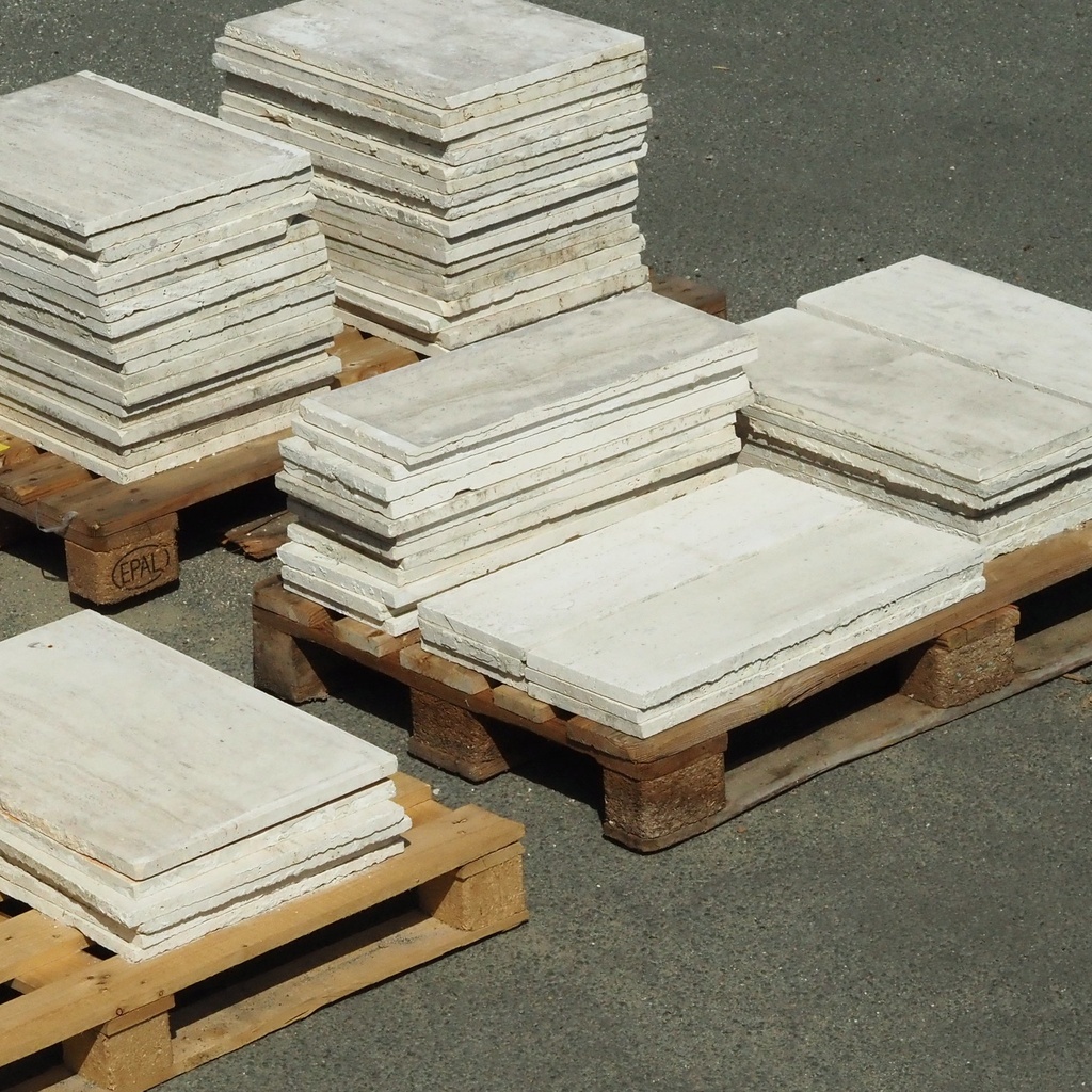 Travertine slabs from an office building in Paris (2,3 - 2,4 cm thick) - Sold per batch