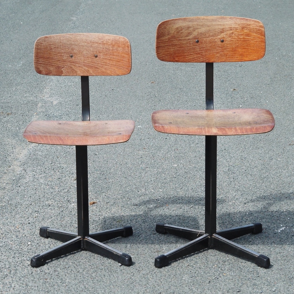 Stackable chair in varnished beech plywood and powder coated steel
