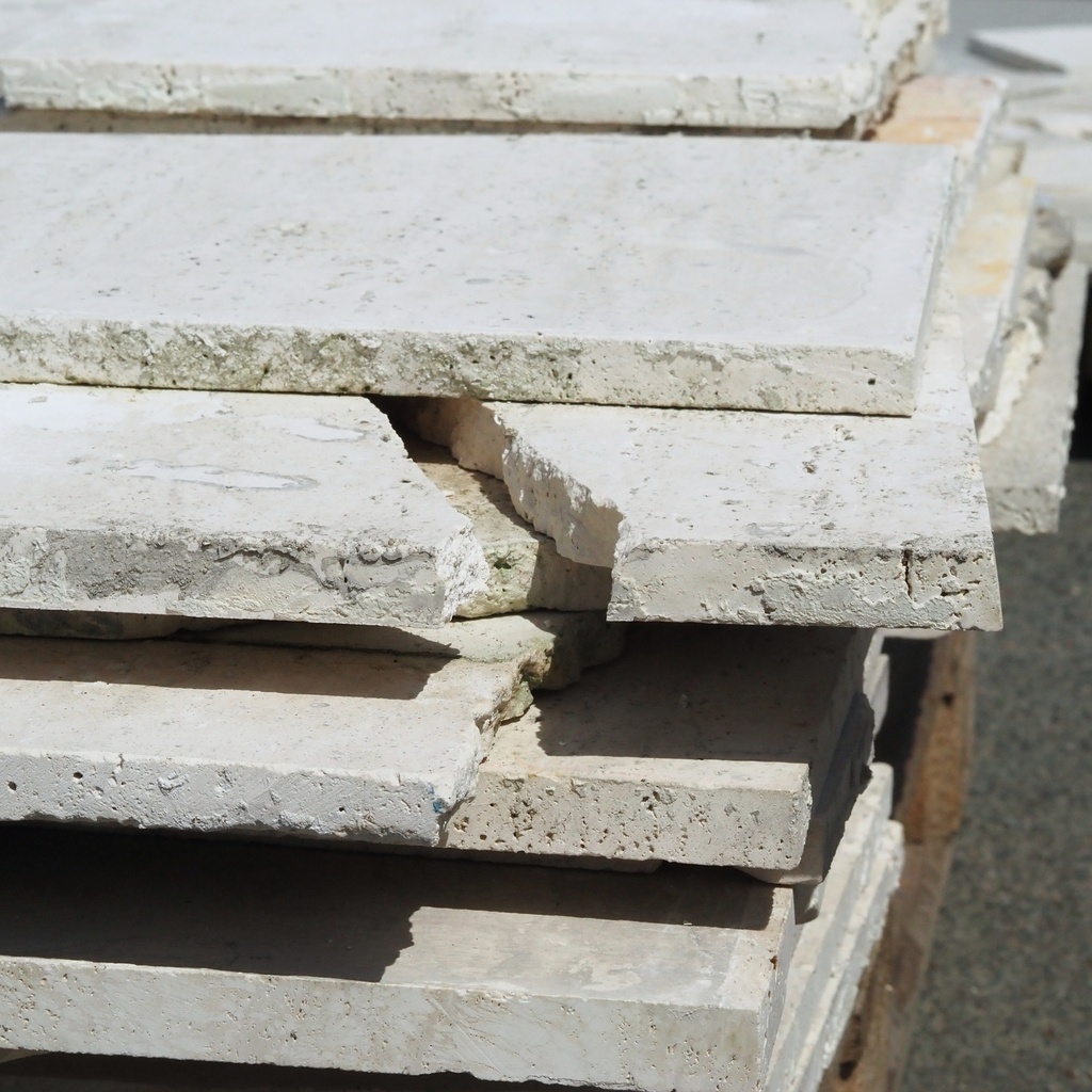 Batch of reclaimed travertine slabs for opus incertum (± 20m2) - Only in our physical shop