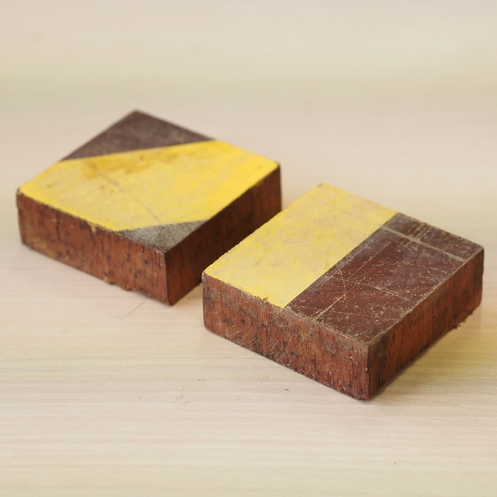 End grain parquet in afzelia wood from the former printing house of the Belgian National Bank  (7 x 7 cm)