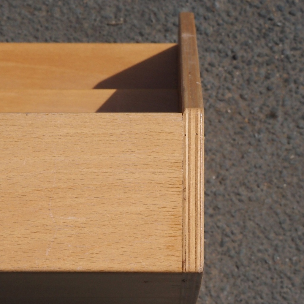 Display cabinet in pine plywood