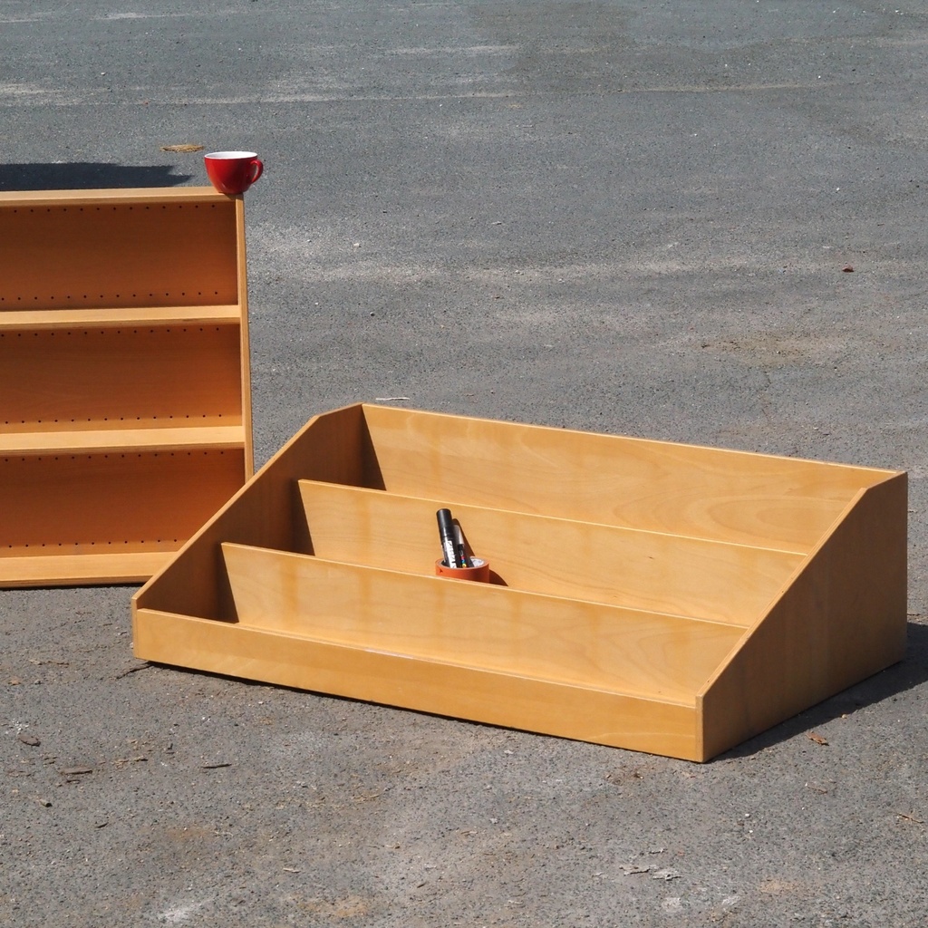 Display rack in varnished beech plywood