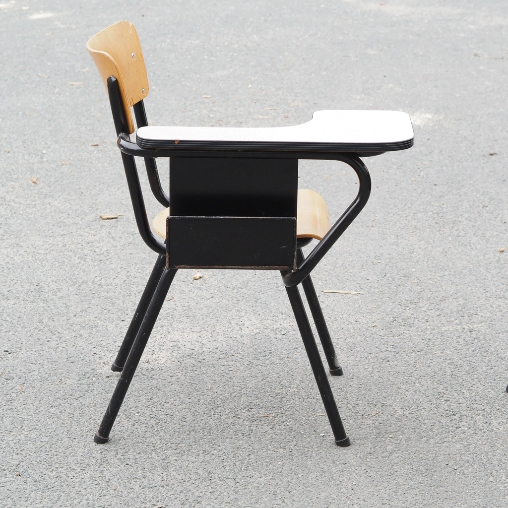 Stackable chair 'DSC 106' by Giancarlo Piretti for Anonima Castelli (ca. 1965) - With folding tablet