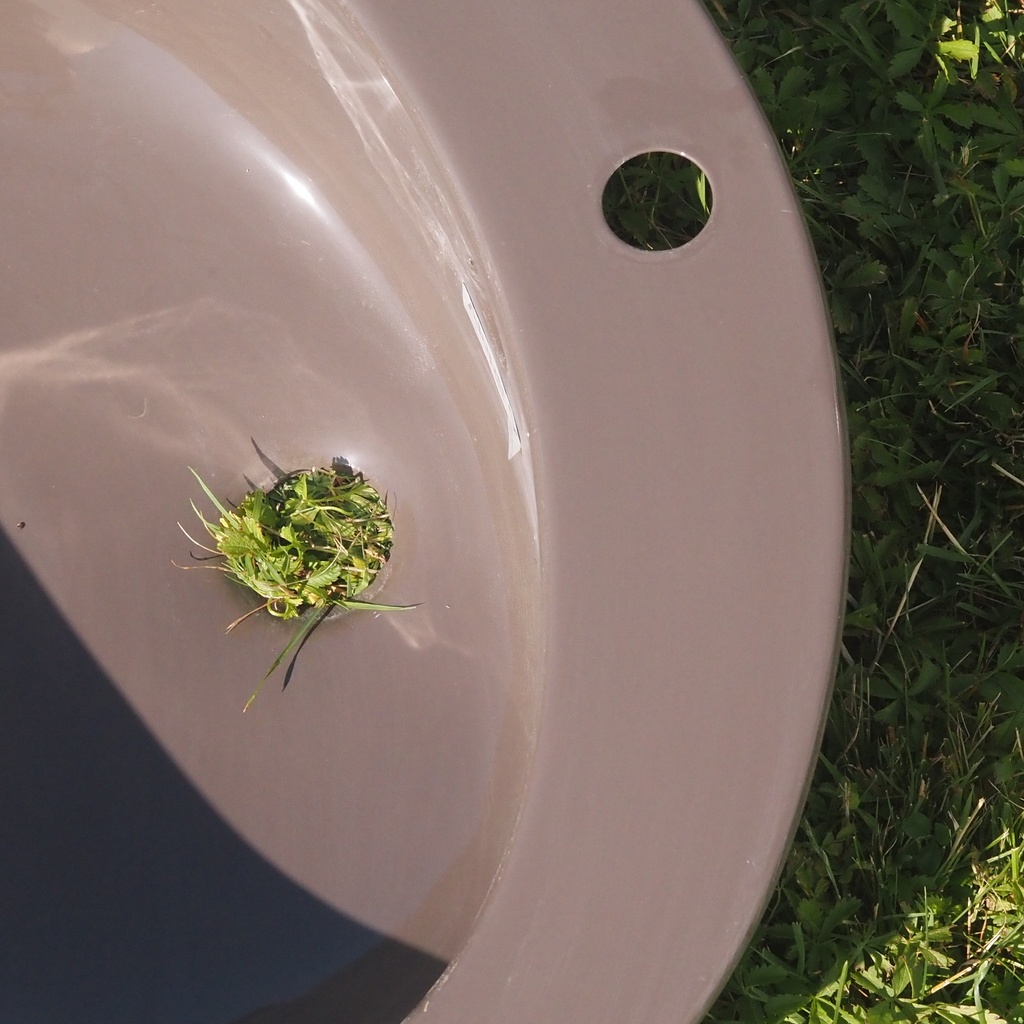 Double bathroom sink in green glazed porcelain by Villeroy & Boch