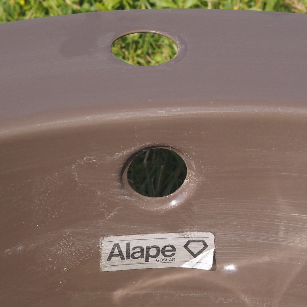 Built-in basin in enameled steel by Alape