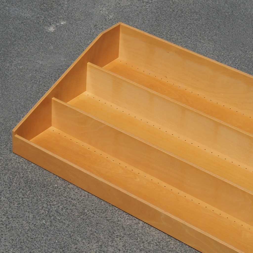 Display rack in varnished beech plywood
