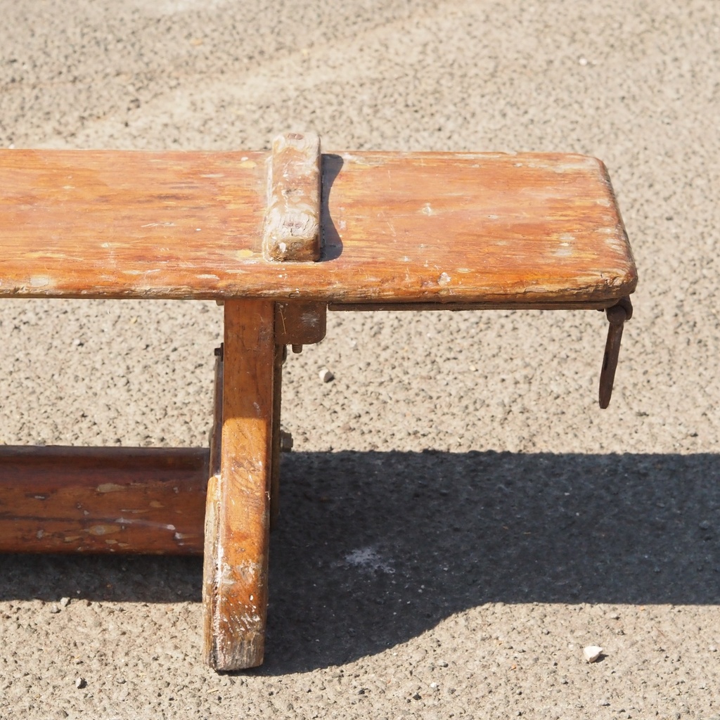 School chair in beech plywood and lacquered steel