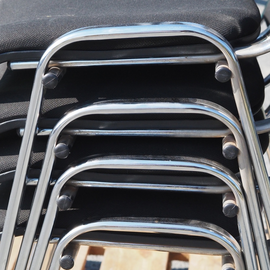 Stackable chair 'DSC 106' by Giancarlo Piretti for Anonima Castelli (ca. 1965) - With folding tablet