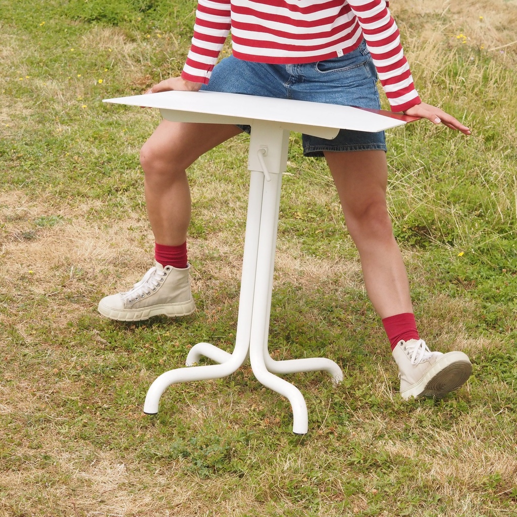 Square cafeteria table 'Aequus' by Pierre-Emmanuel Vandeputte - White (with various coloured corners)