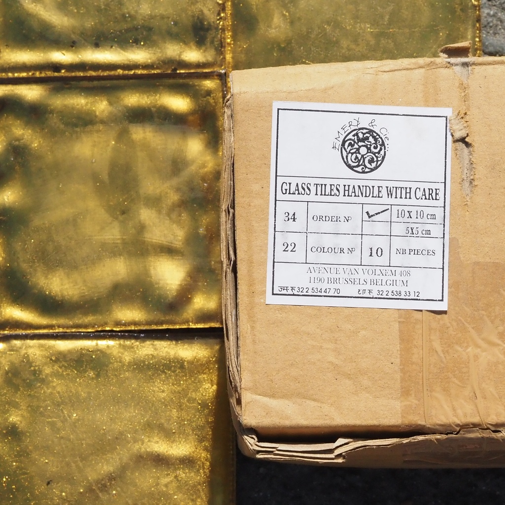 Box of 10 handmade wall tiles by Emery&Cie (10 x 10 cm) - Gold shiny
