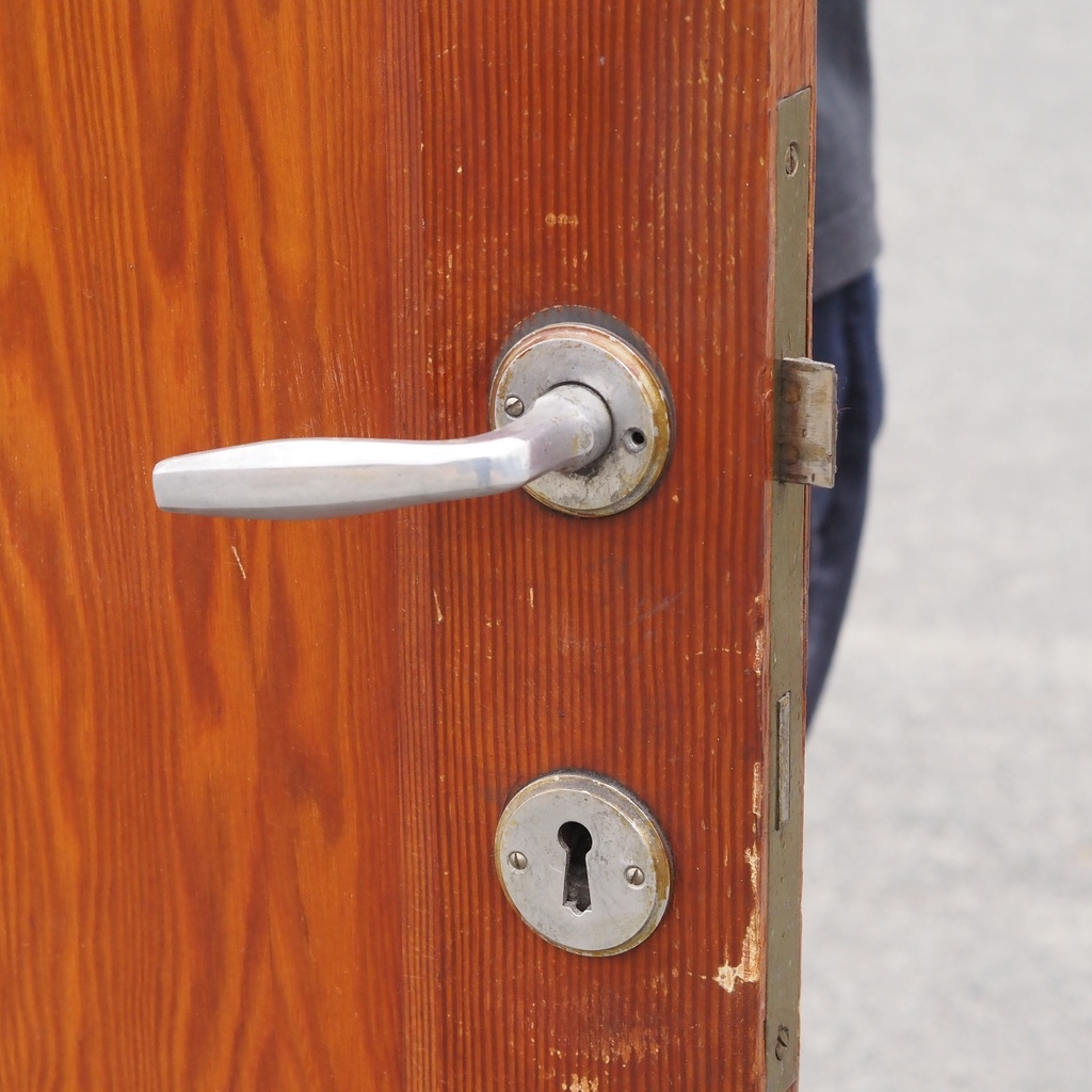 Door in varnished solid wood with flemish glass panels (H. 212,5 x W. 73,5 cm) - Left