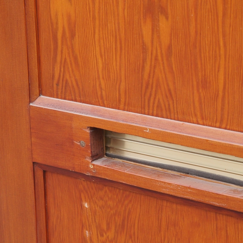 Door in varnished solid pine with flemish glass panel with mail slot (H. 204 x W. 82,5 cm)