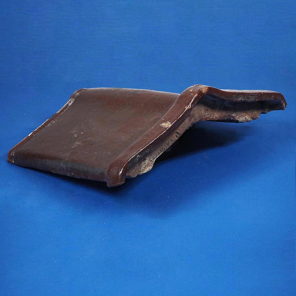 Reclaimed wall coping tile in glazed clay (double slant or corner) - Only available in our physical shop