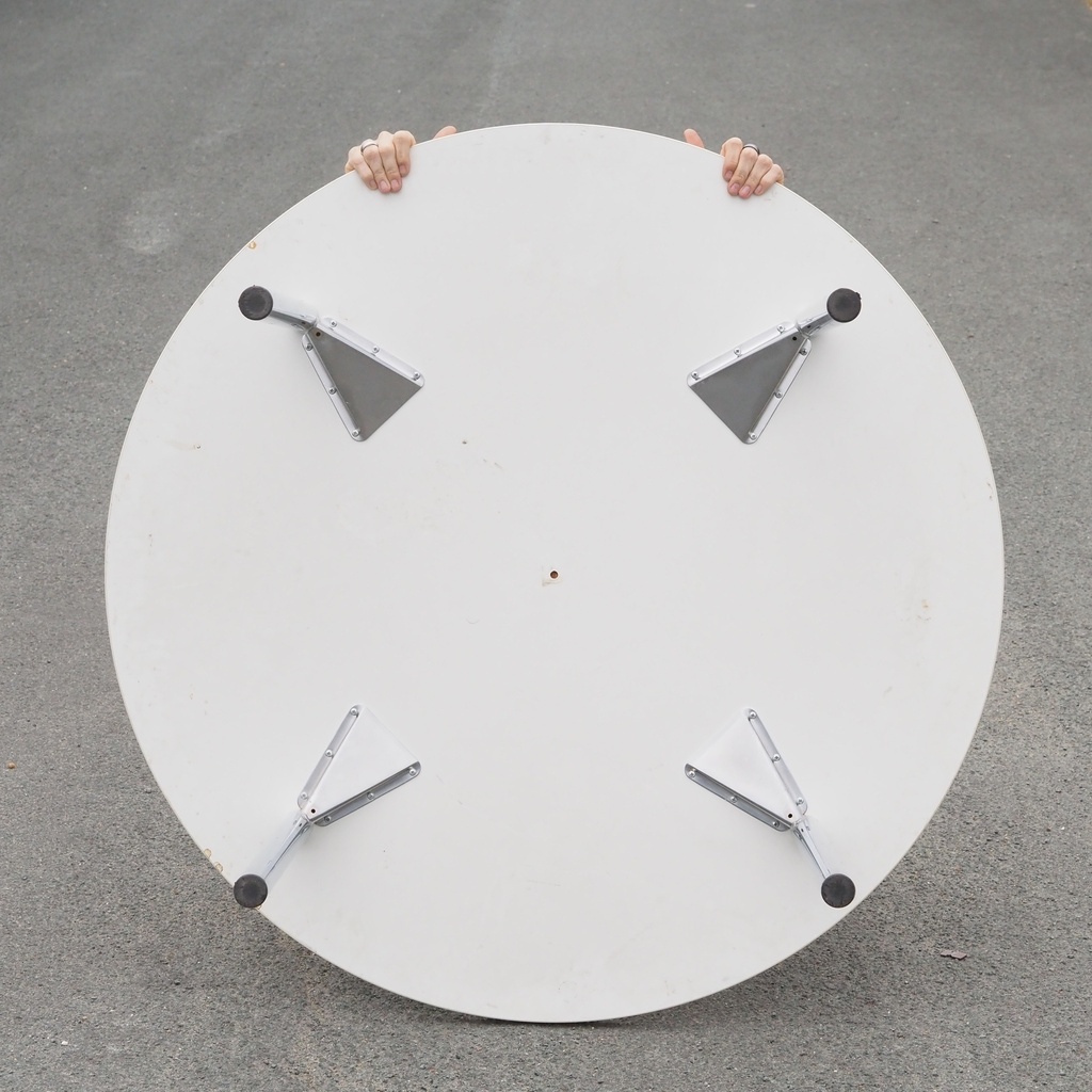 Round table 'Paddle' by Benoit Deneufbourg for Cruso (ø 90 cm) - Various colors