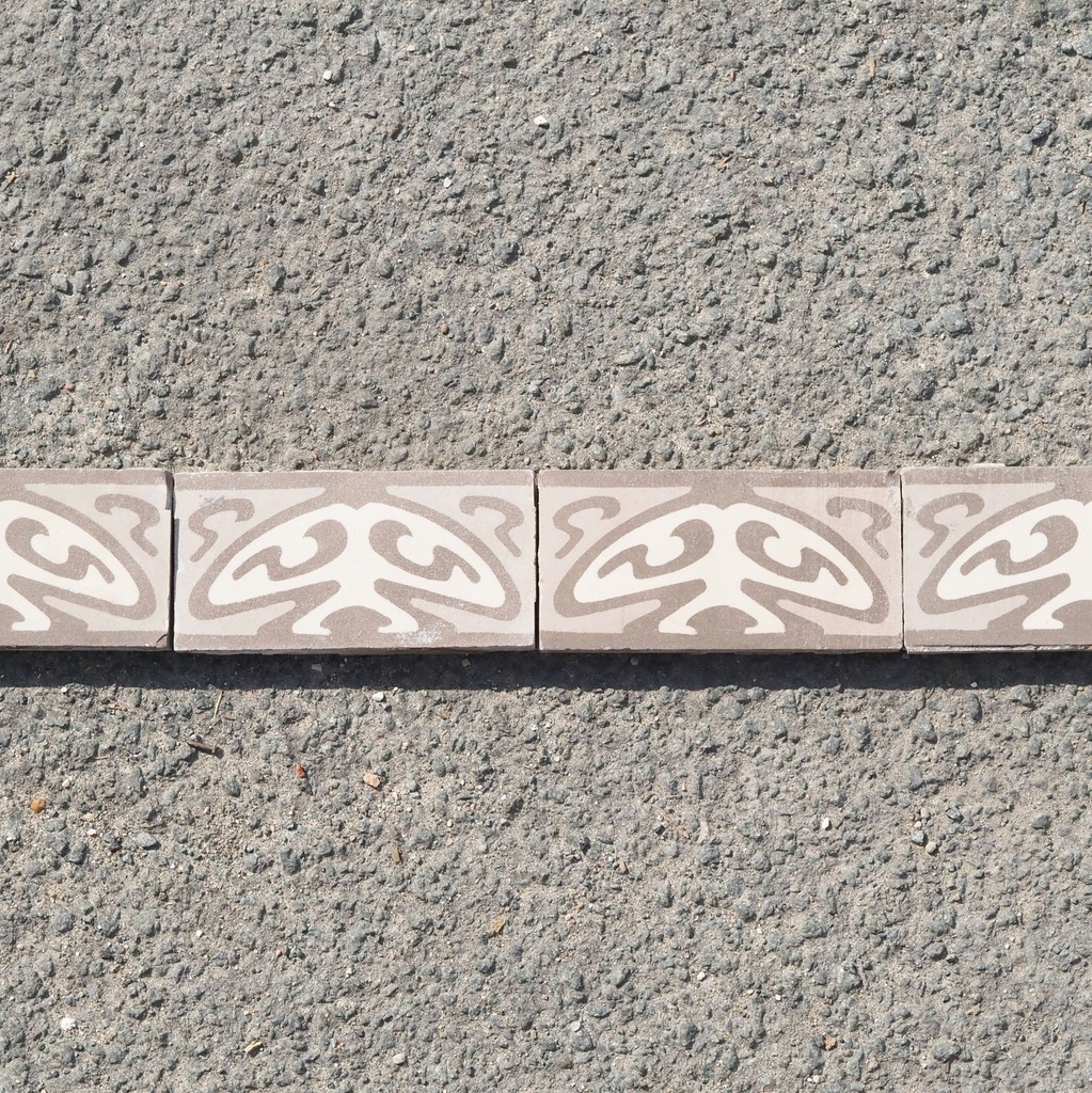 Reclaimed ceramic frieze (14,3 x 7 cm)