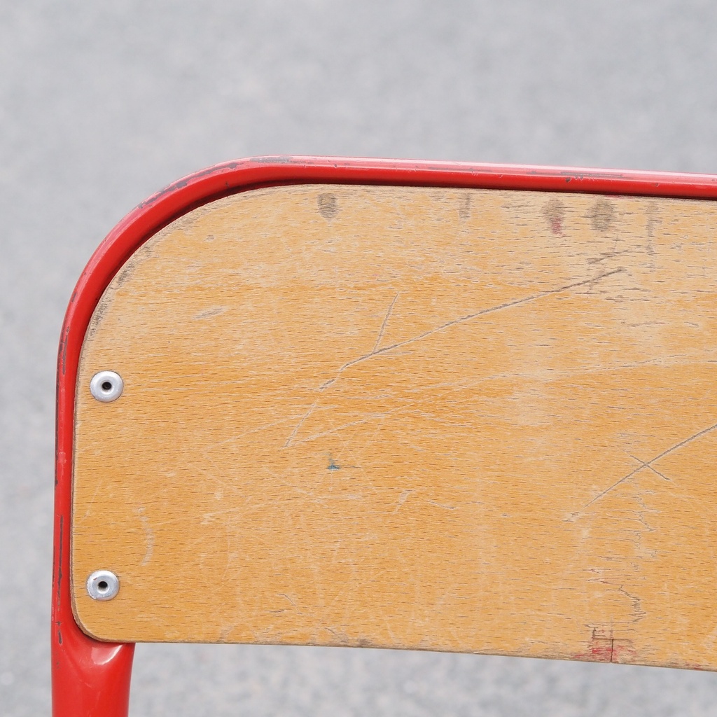 Stackable kids chair in red powder coated steel and beech plywood