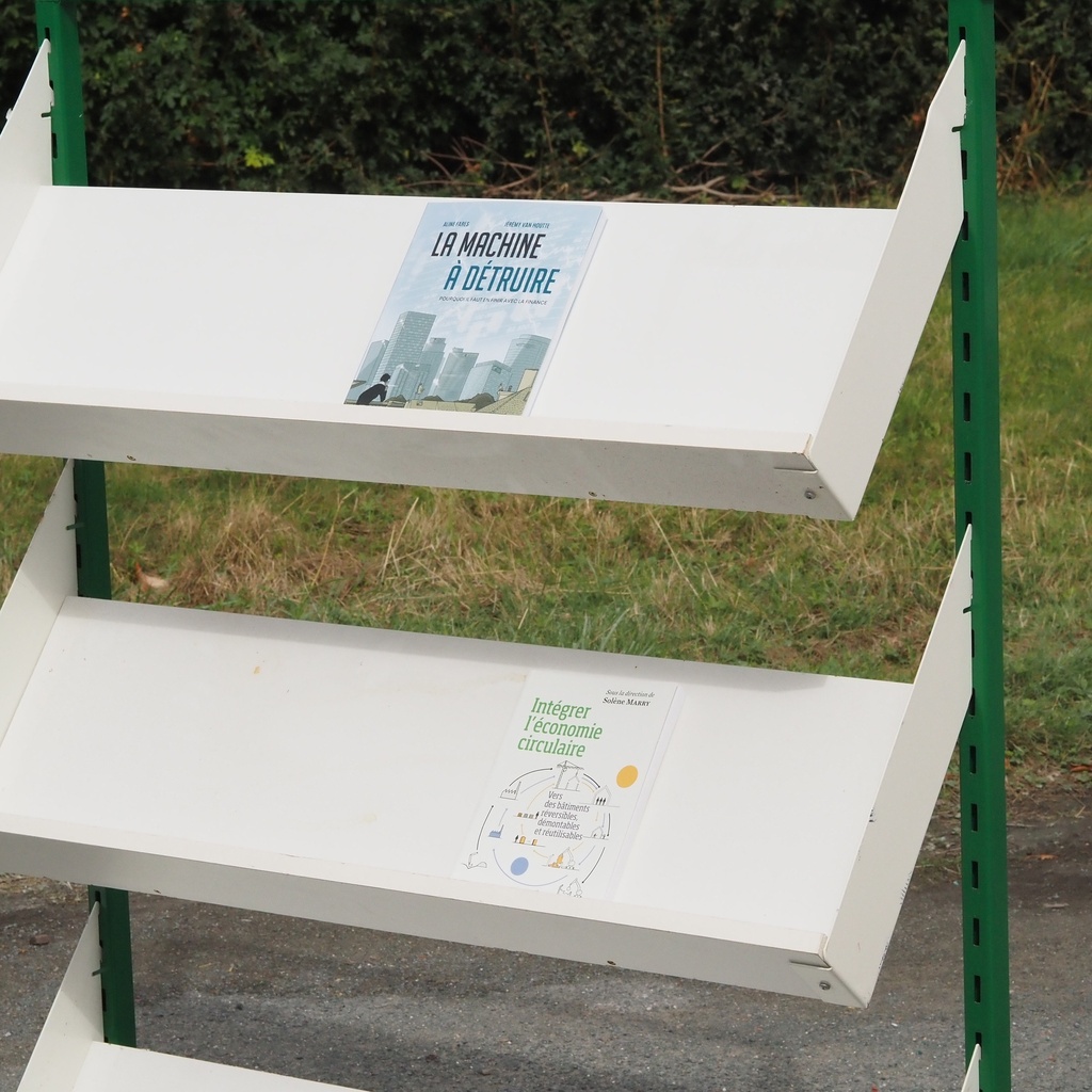 Shelf in green epoxy powder coated steel by Tixit (H. 200 x L. 126 x D. 30 cm)