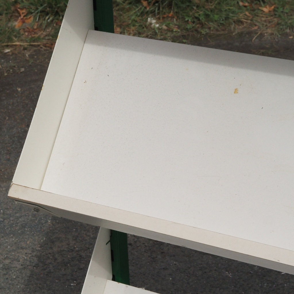 Library slanted display in powder coated steel (H. 145 x L. 104 cm)