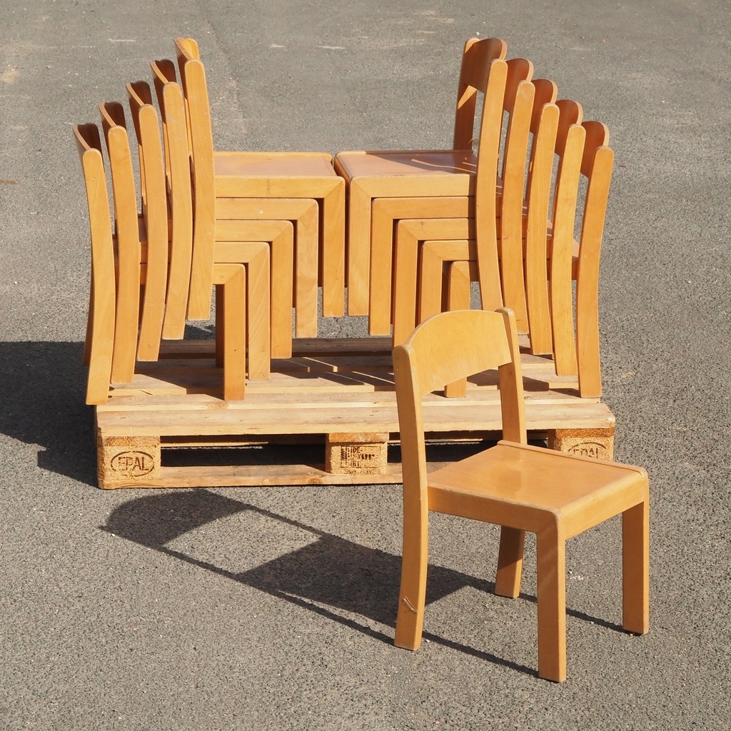 Stackable chair in varnished beech plywood and powder coated steel