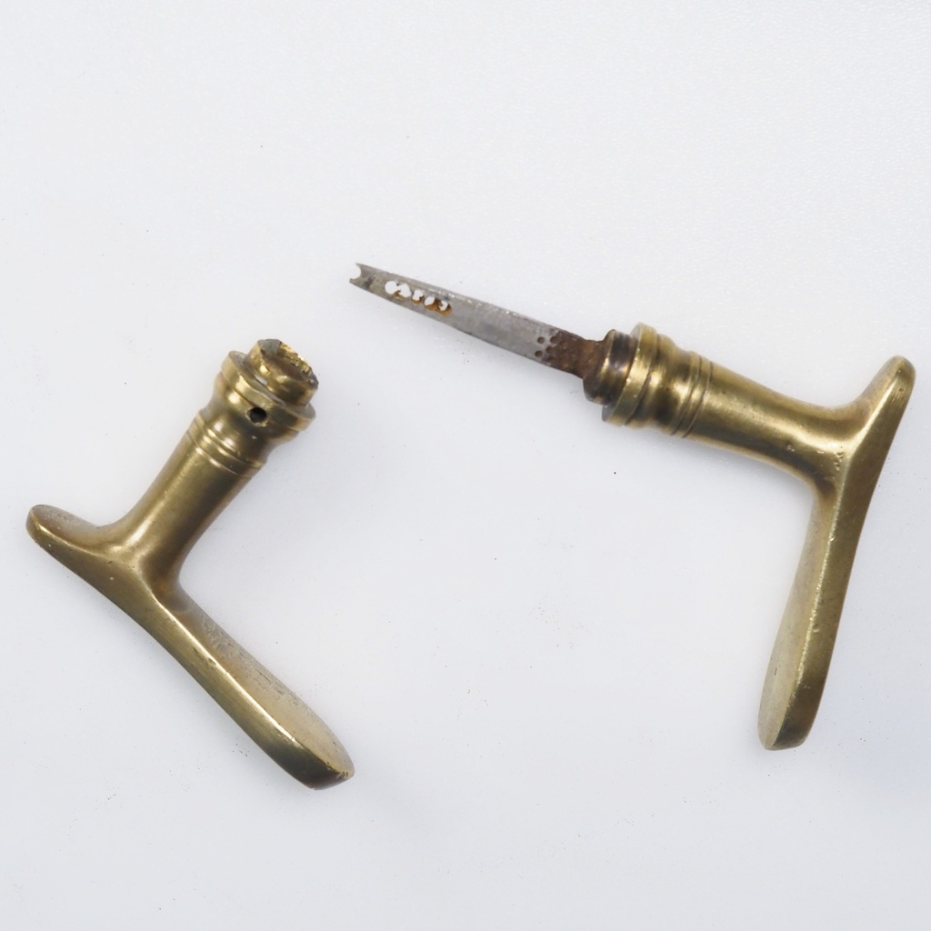 Door handle in solid brass