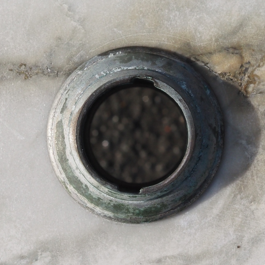 Marble worktop with sinks and taps holes (171 x 65,5 cm)