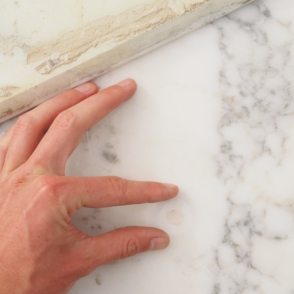 Travertine slabs from an office building in Paris (2,3 - 2,4 cm thick) - Sold per batch