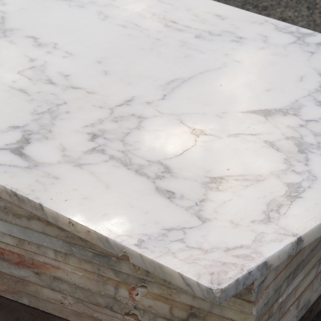 Travertine slabs from an office building in Paris (2,3 - 2,4 cm thick) - Sold per batch