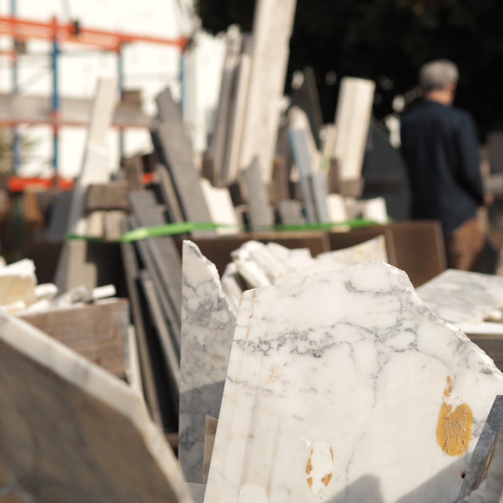 Natural stone slabs (various sizes)