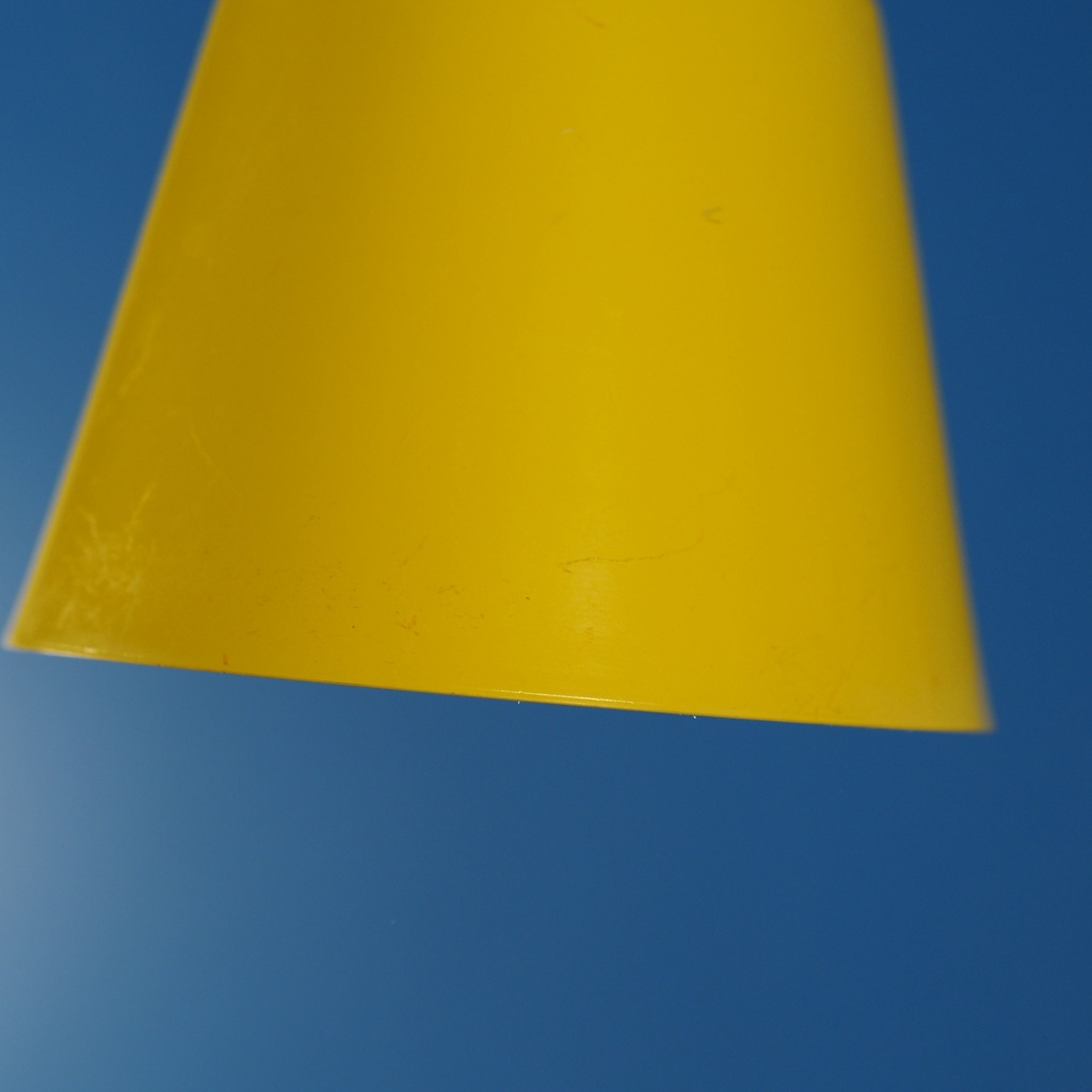 Hanging light with an aluminium lampshade - Yellow