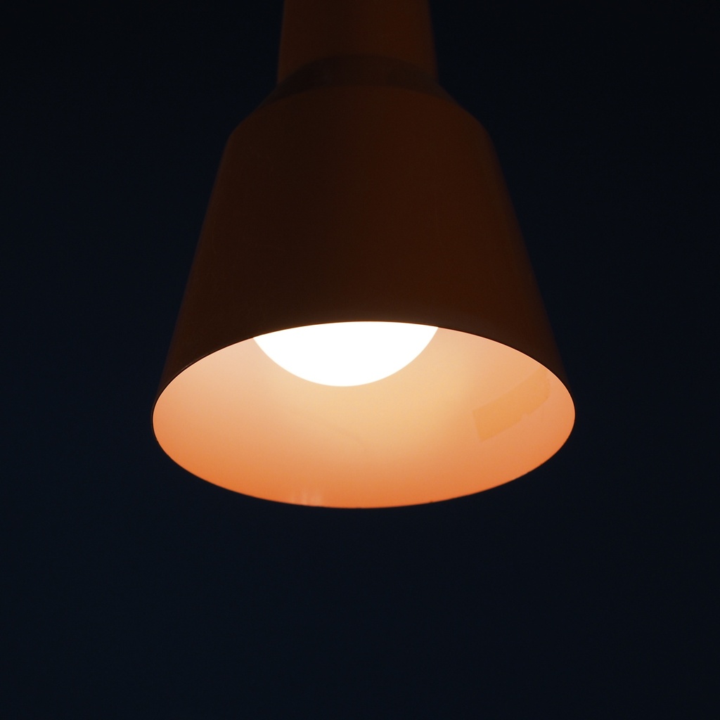 Hanging light with an aluminium lampshade - Orange