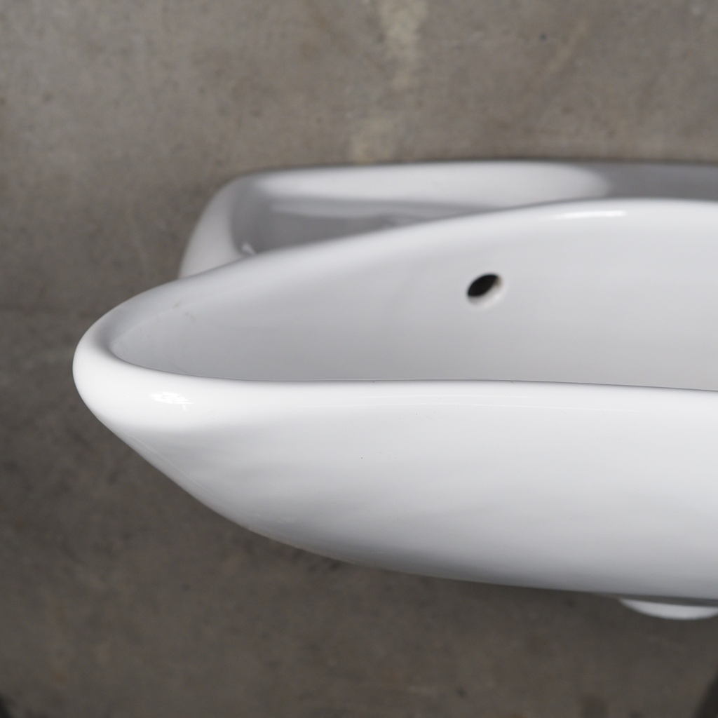 Large bathroom sink in ceramic by Pozzi