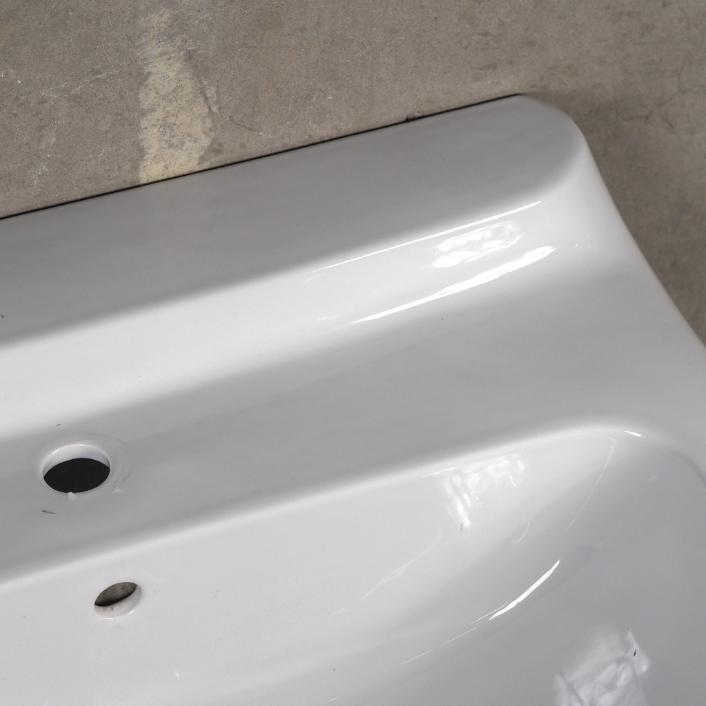 Double bathroom sink in green glazed porcelain by Villeroy & Boch