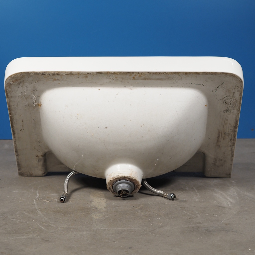 Large bathroom sink in ceramic by Pozzi