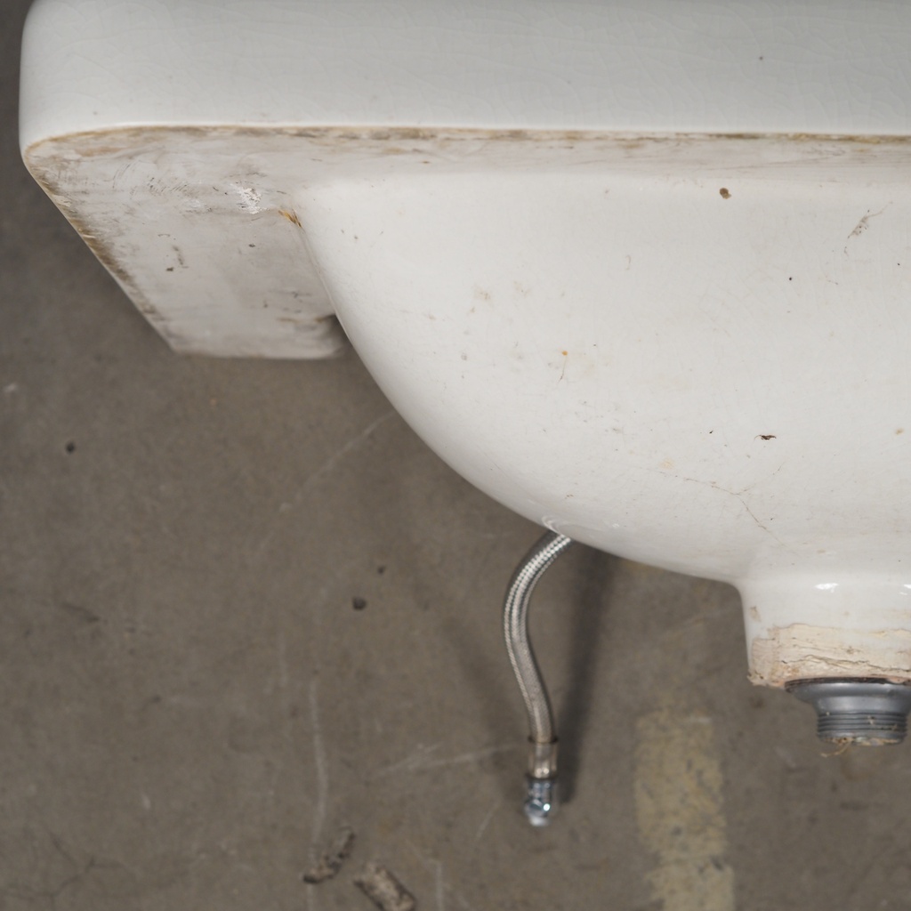 Bathroom sink in glazed ceramic by Sphinx