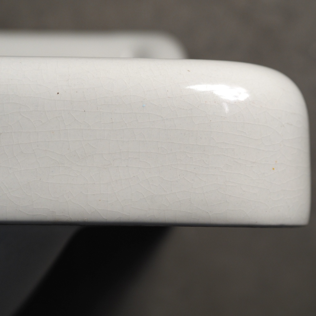 Bathroom sink in glazed ceramic by Sphinx