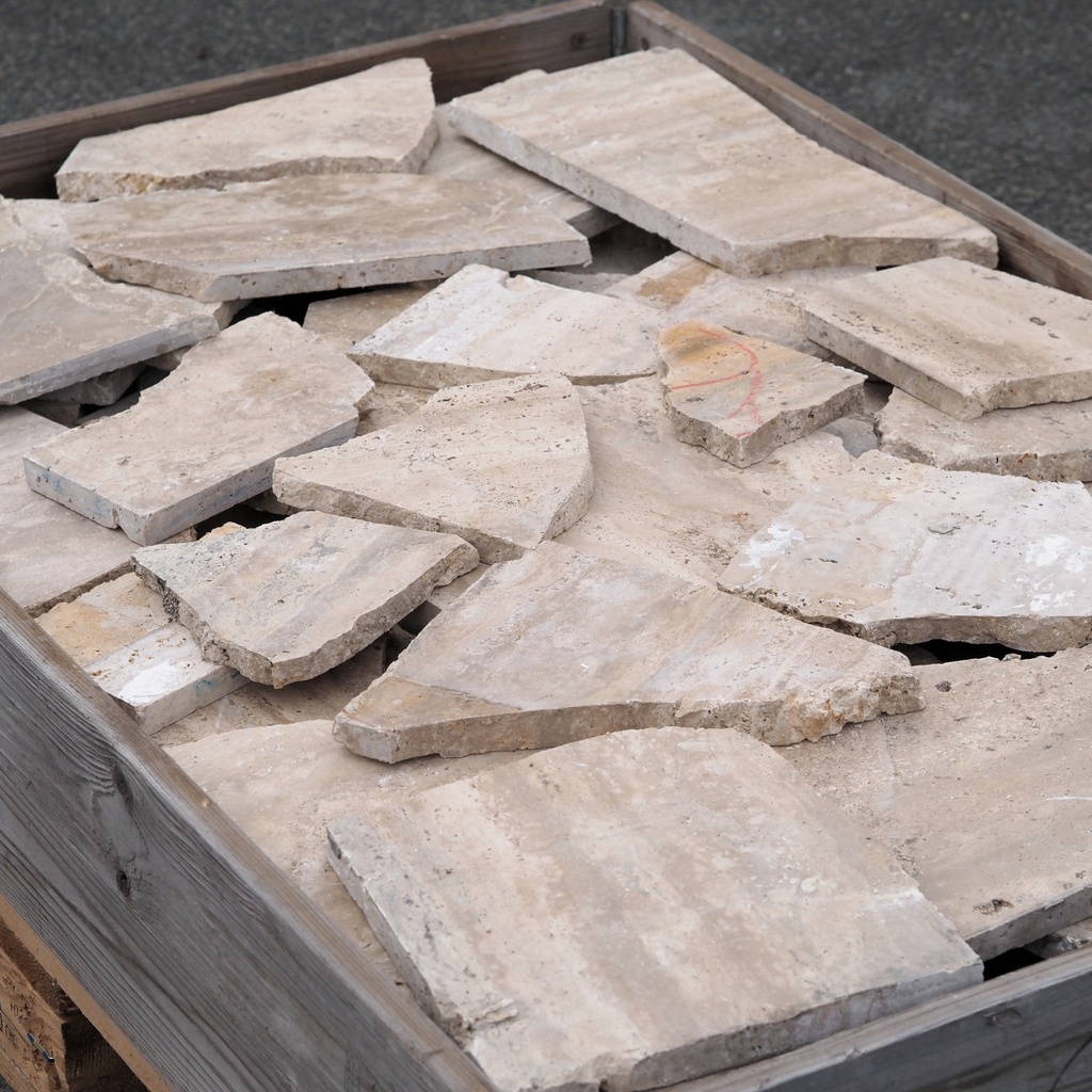 Batch of reclaimed travertine slabs for opus incertum (± 20m2) - Only in our physical shop